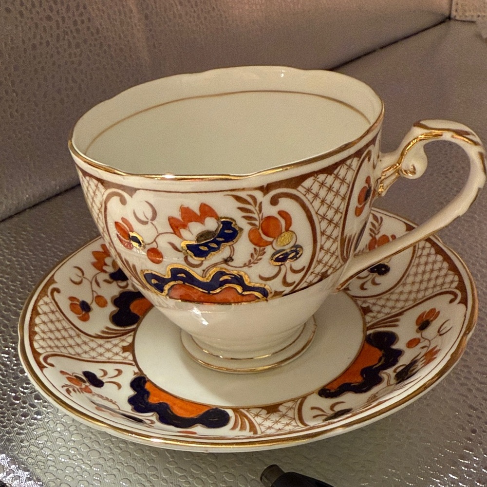 Vintage Royal Grafton in the 5283 pattern Gorgeous English Imari Cup and saucer.